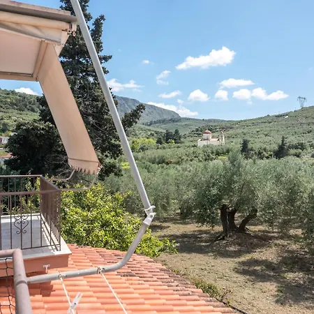 Achilleas Deluxe αpartment -pet Friendly-parking-mountain View Holiday home