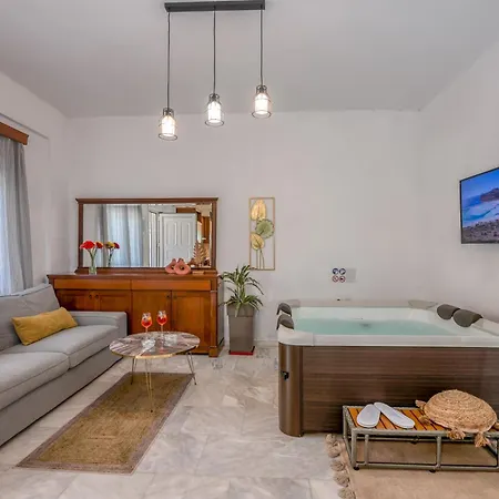Achilleas Deluxe αpartment -pet Friendly-parking-mountain View Holiday home